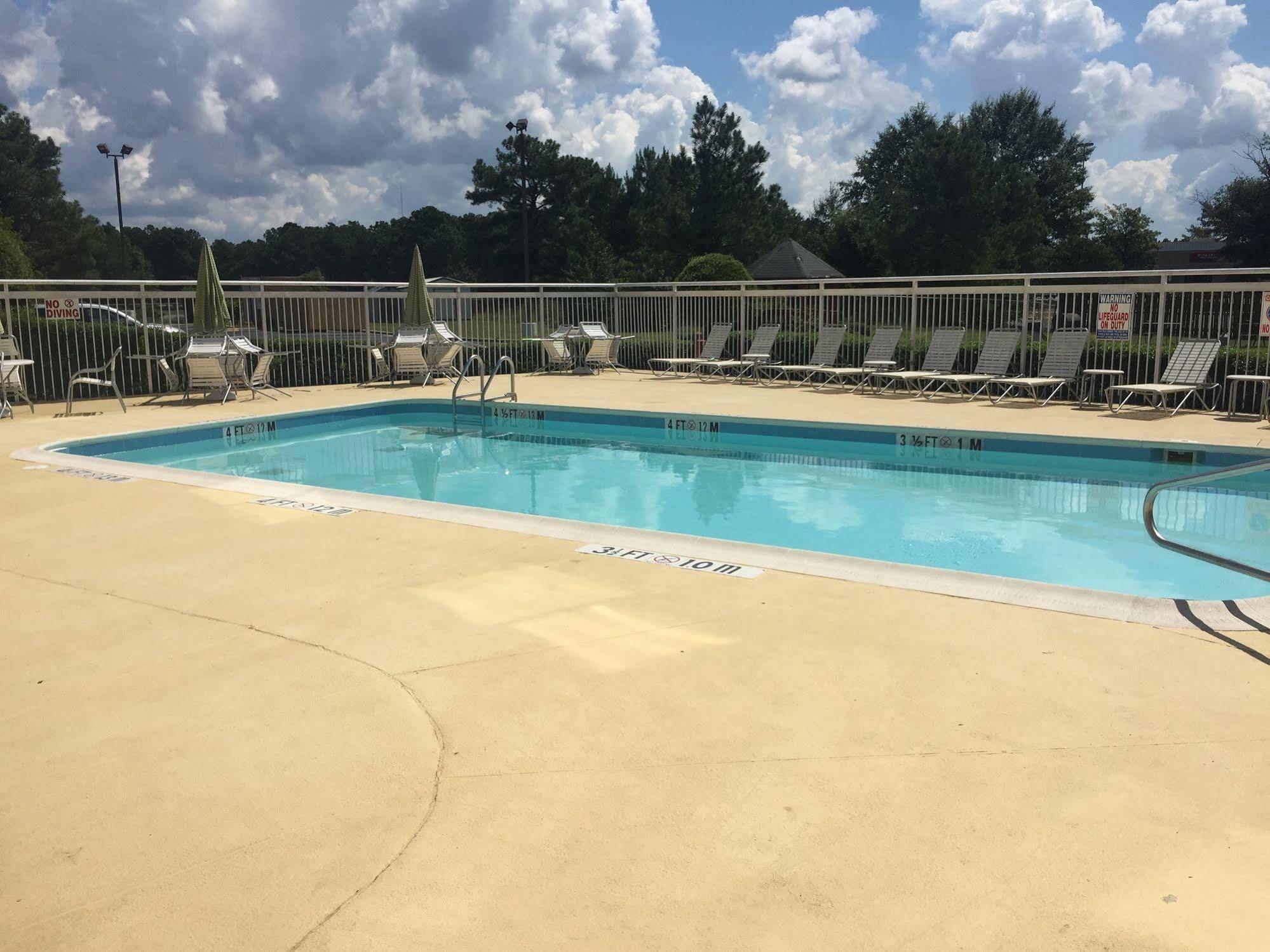 Quality Inn Fayetteville Near Fort Bragg Exterior foto