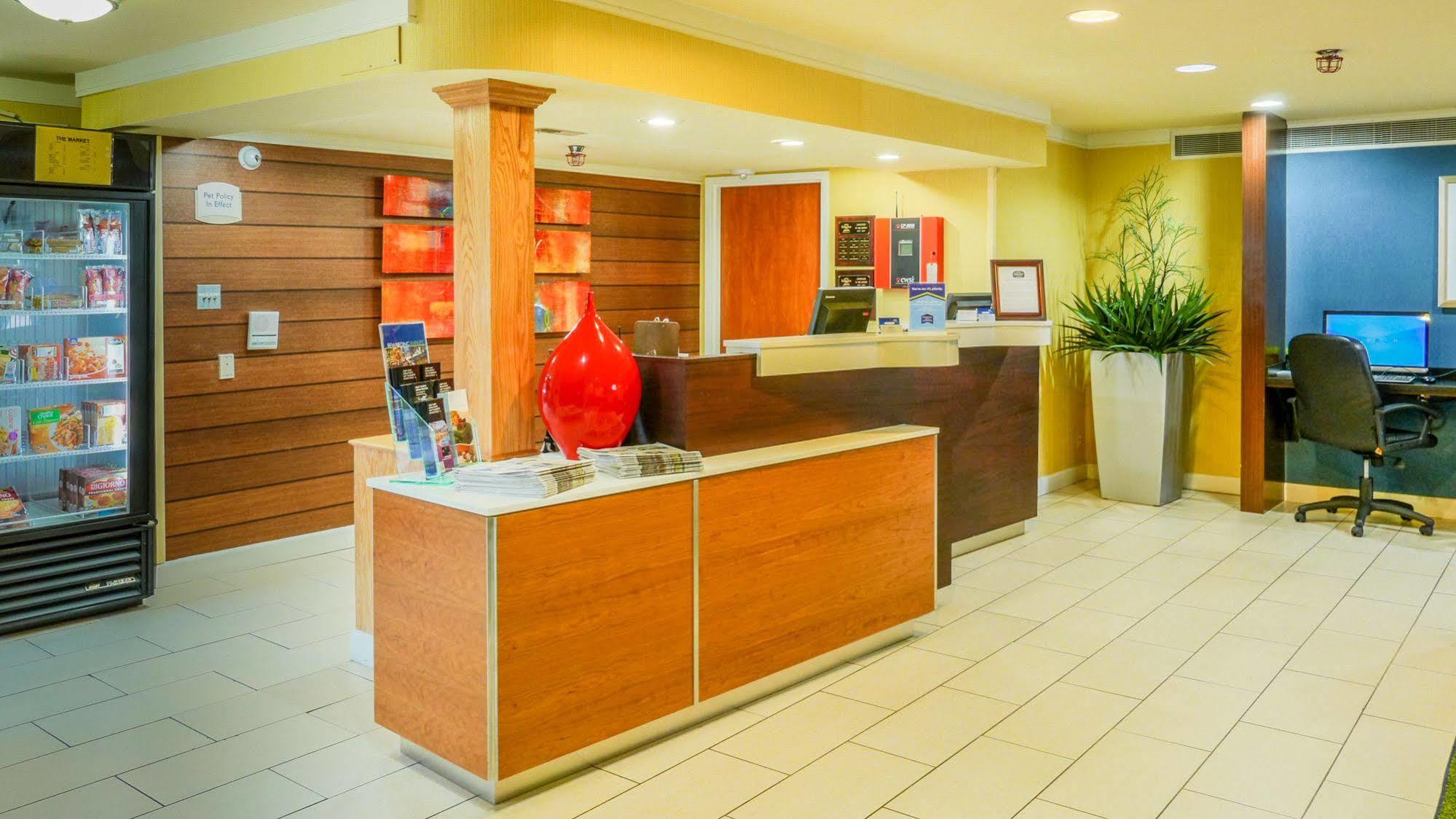 Quality Inn Fayetteville Near Fort Bragg Exterior foto